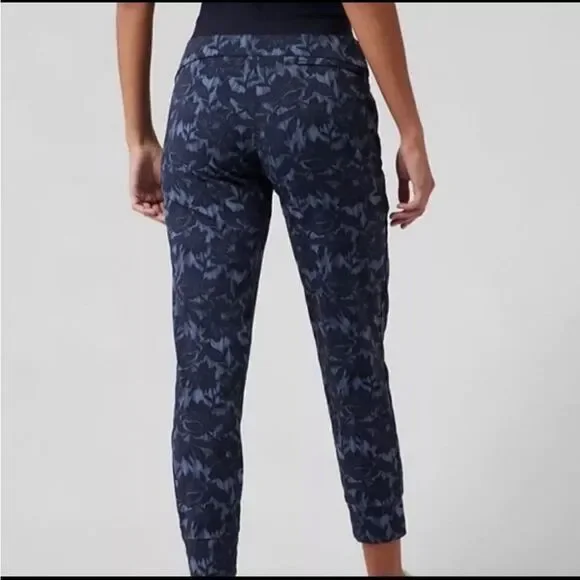 Athleta Trekkie North Printed Jogger Pants Women's Blue Floral - Picture 2 of 5